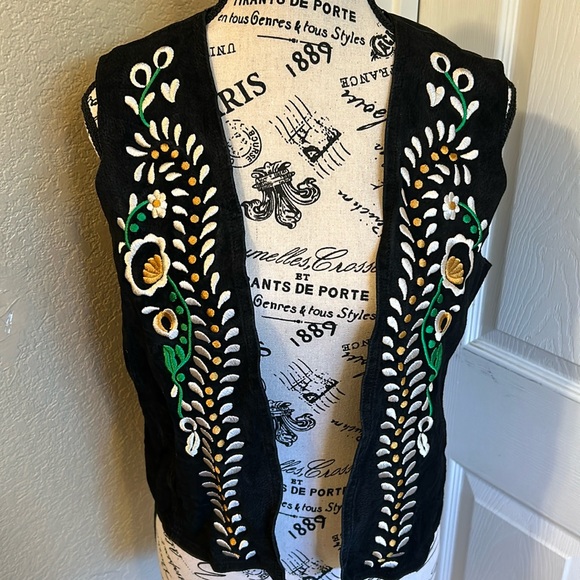 Zara Jackets & Blazers - Zara embroidered vest